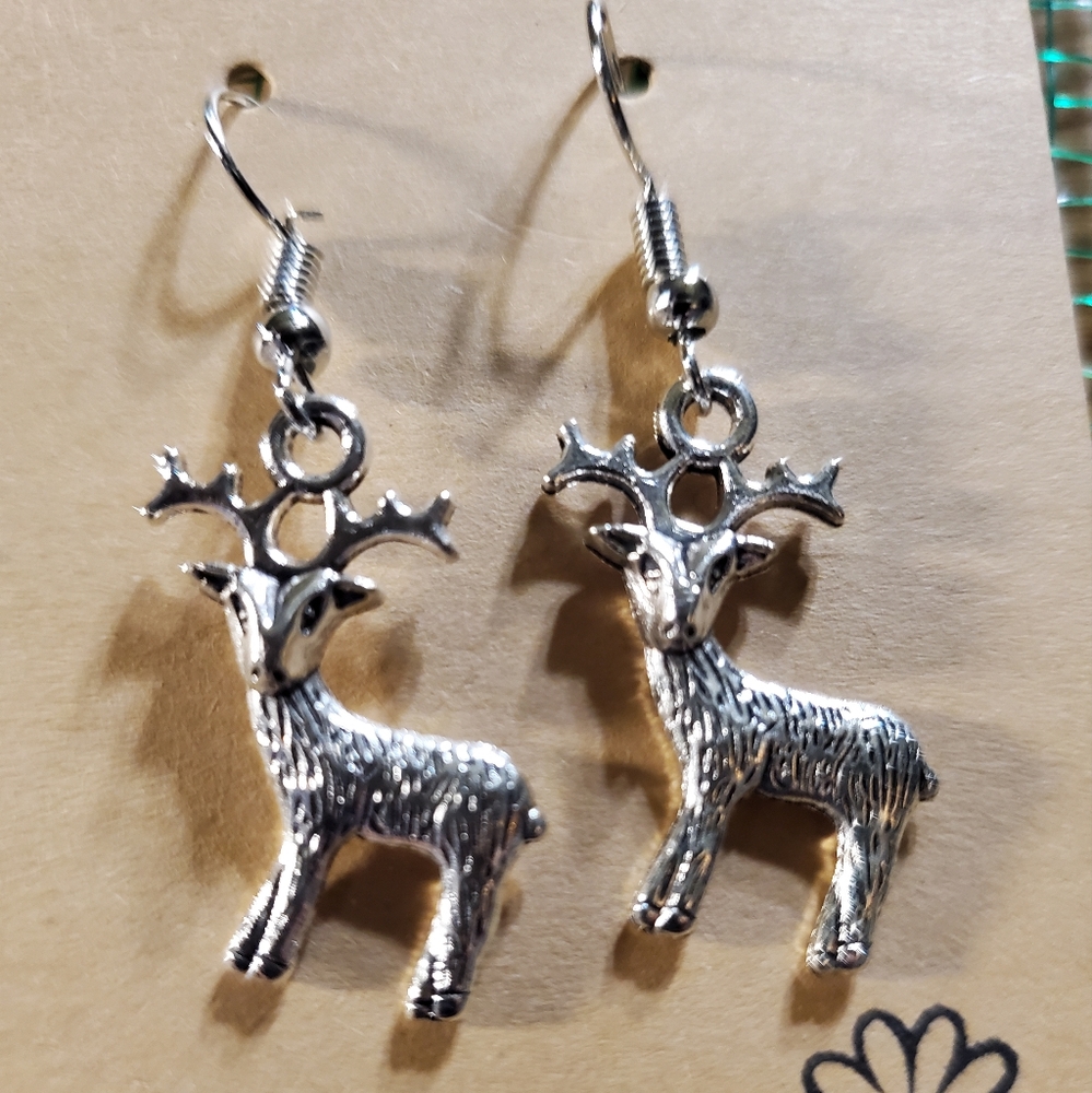 Cute Silver Reindeer earrings. Great detail & lightweight. Perfect for Winter!